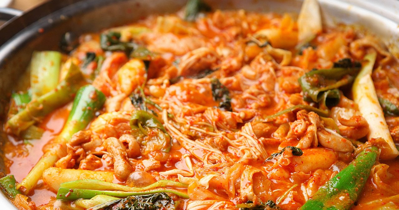 It strengthens immunity, slimming and adds energy. Koreans eat every day and Polish women don't want to hear