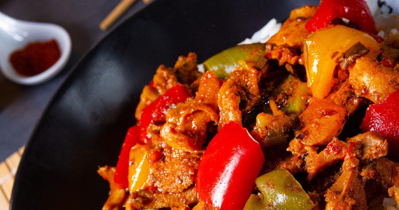 A great idea for a Sunday dinner. Pork loin, lots of vegetables and velvety sauce