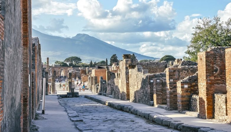 After the eruption of Vesuvius, the Romans returned to Pompeii and stayed there for another 400 years