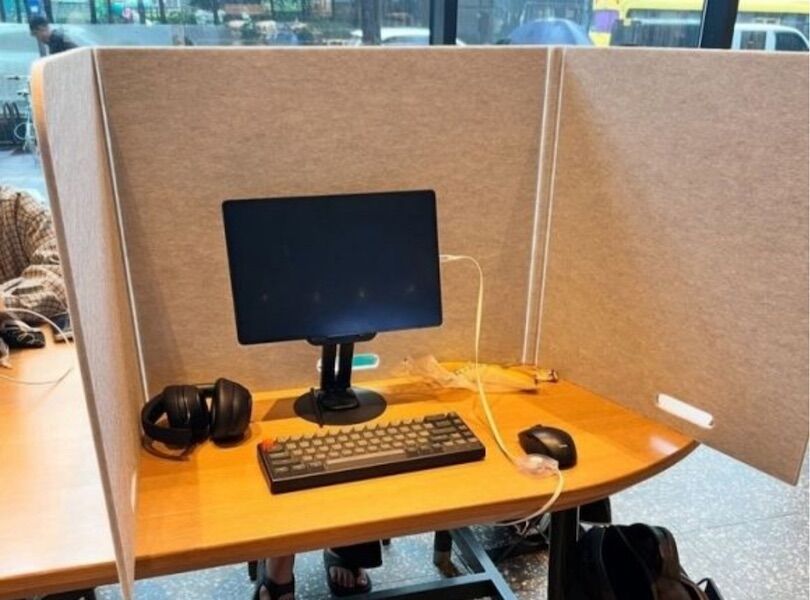 Starbucks asks South Koreans not to bring monitors, printers and separators