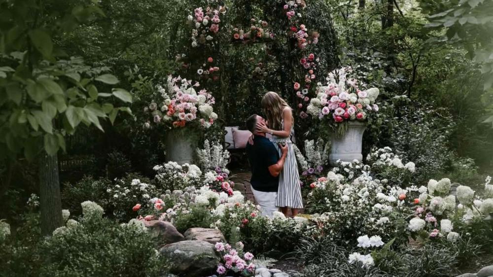 After the Physical Education teacher was "bold for caraças", she will now marry the English teacher