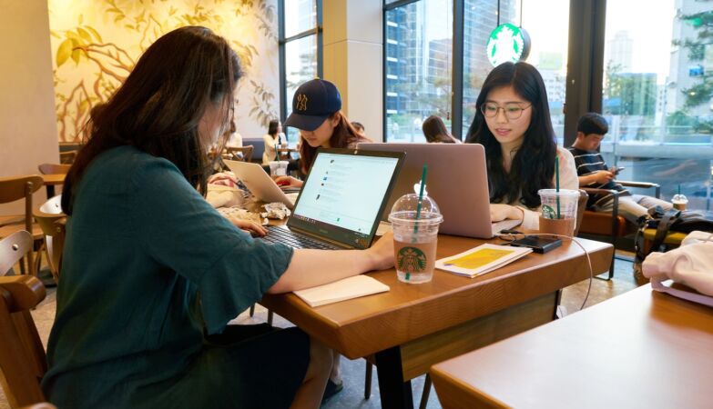 Starbucks asks South Koreans not to bring monitors, printers and separators