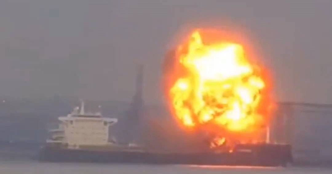 Explosion on board freighter in the port of Baltimore