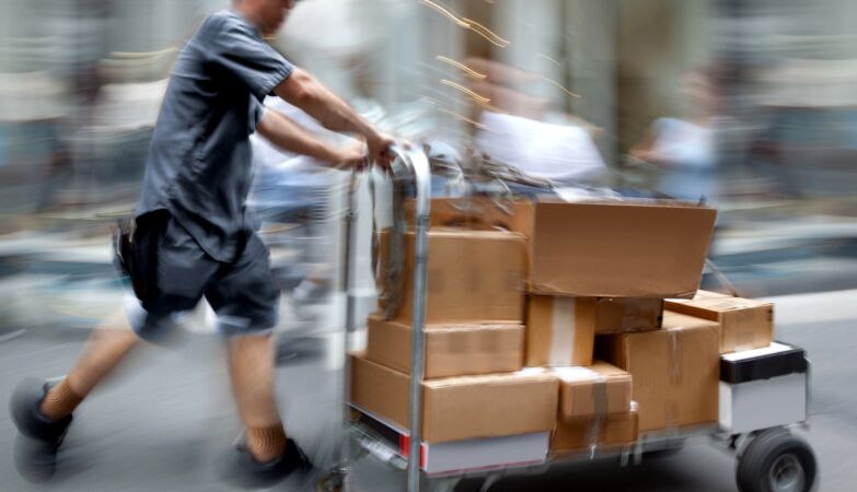 European post office suspend sending orders to the US due to tariffs