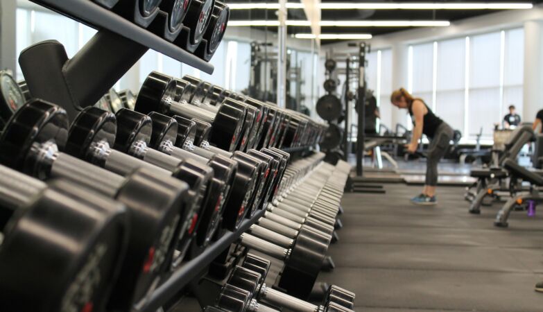Gymnasium abuse: 17h shifts, sleep with strangers, stay without documents