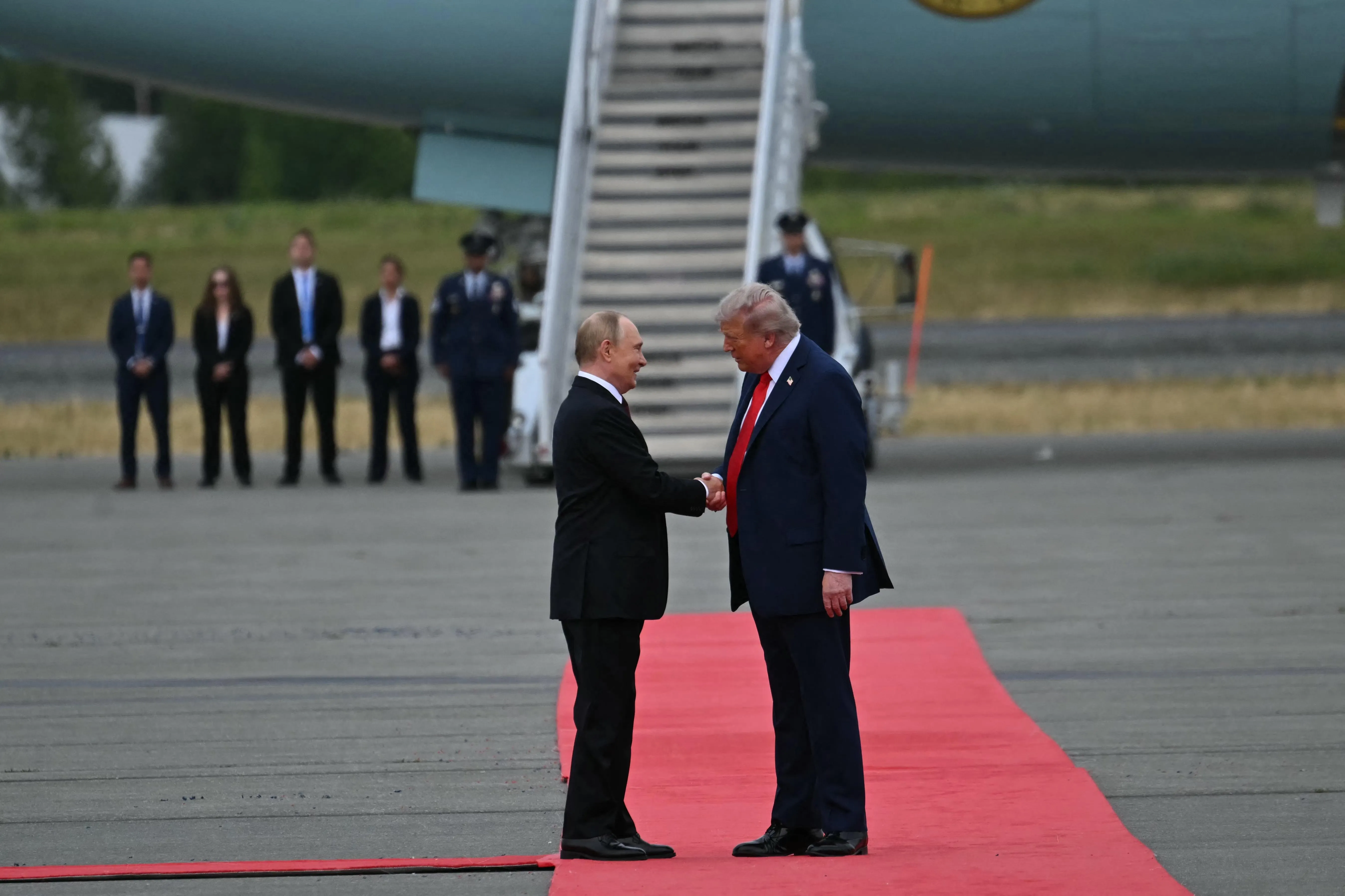 There is no ceasefire, but Putin placed an English order: "Next Time in Moscow." Trump was apprehensive