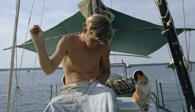 Only he and his two cats: at 16, Robin Lee Graham went around the world in a chalupa