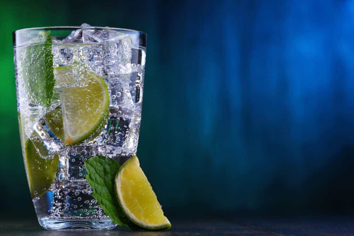 The natural freshness of water and mint in the house