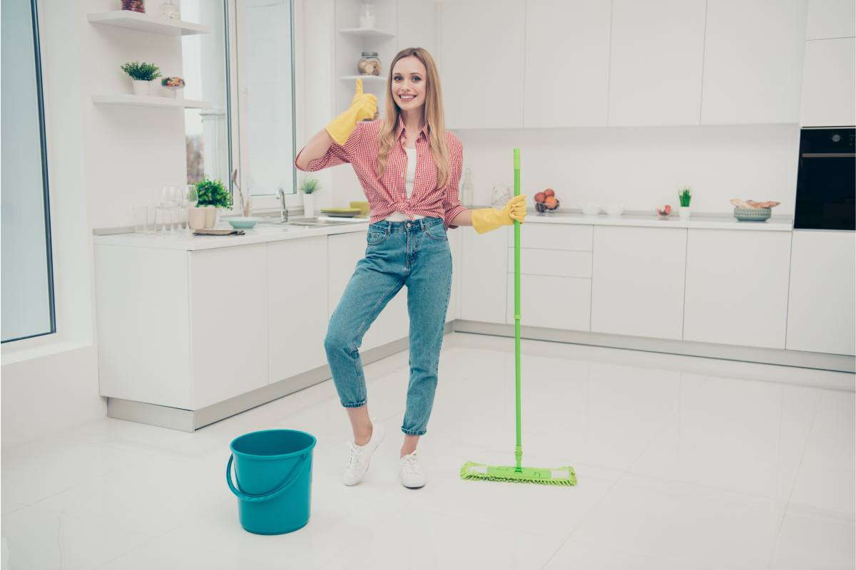 Lacqua scented for floors leaves insects
