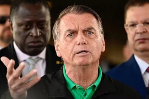 With hiccup crises, Bolsonaro asks to leave house arrest and undergo examinations