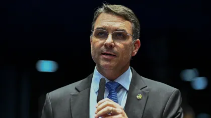 Flávio Bolsonaro says mother and grandparents were made hostage during robbery