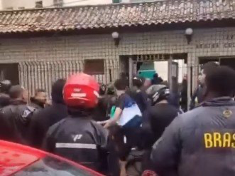 Motoboys invade condominium in protest to the delivery man who was shot