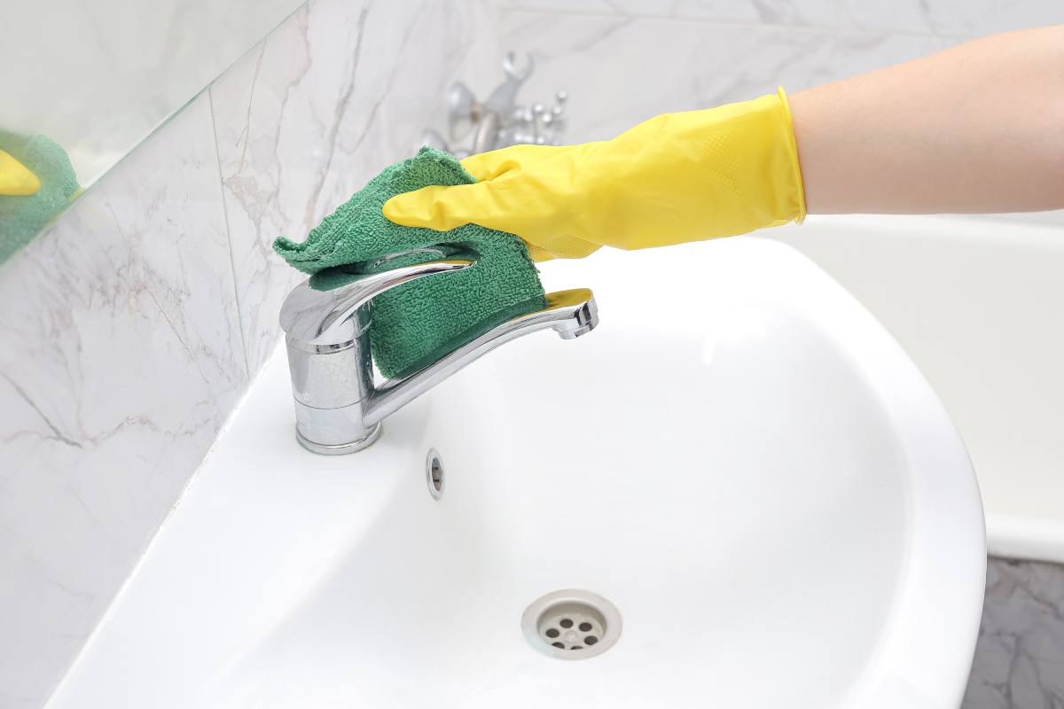 House cleaning before leaving for the holidays