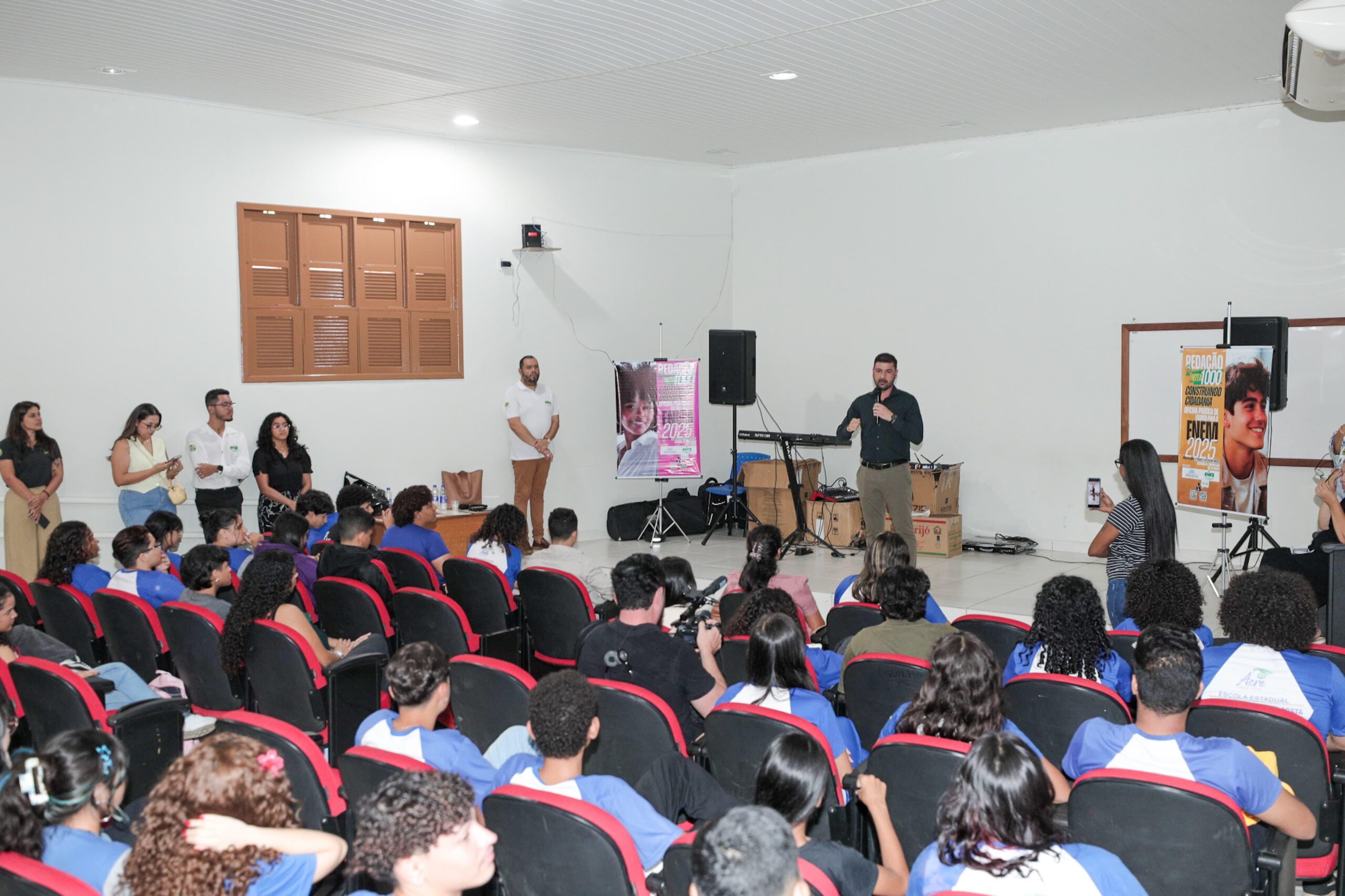Nicolau Júnior takes the newsroom to a thousand to school champion school at Enem