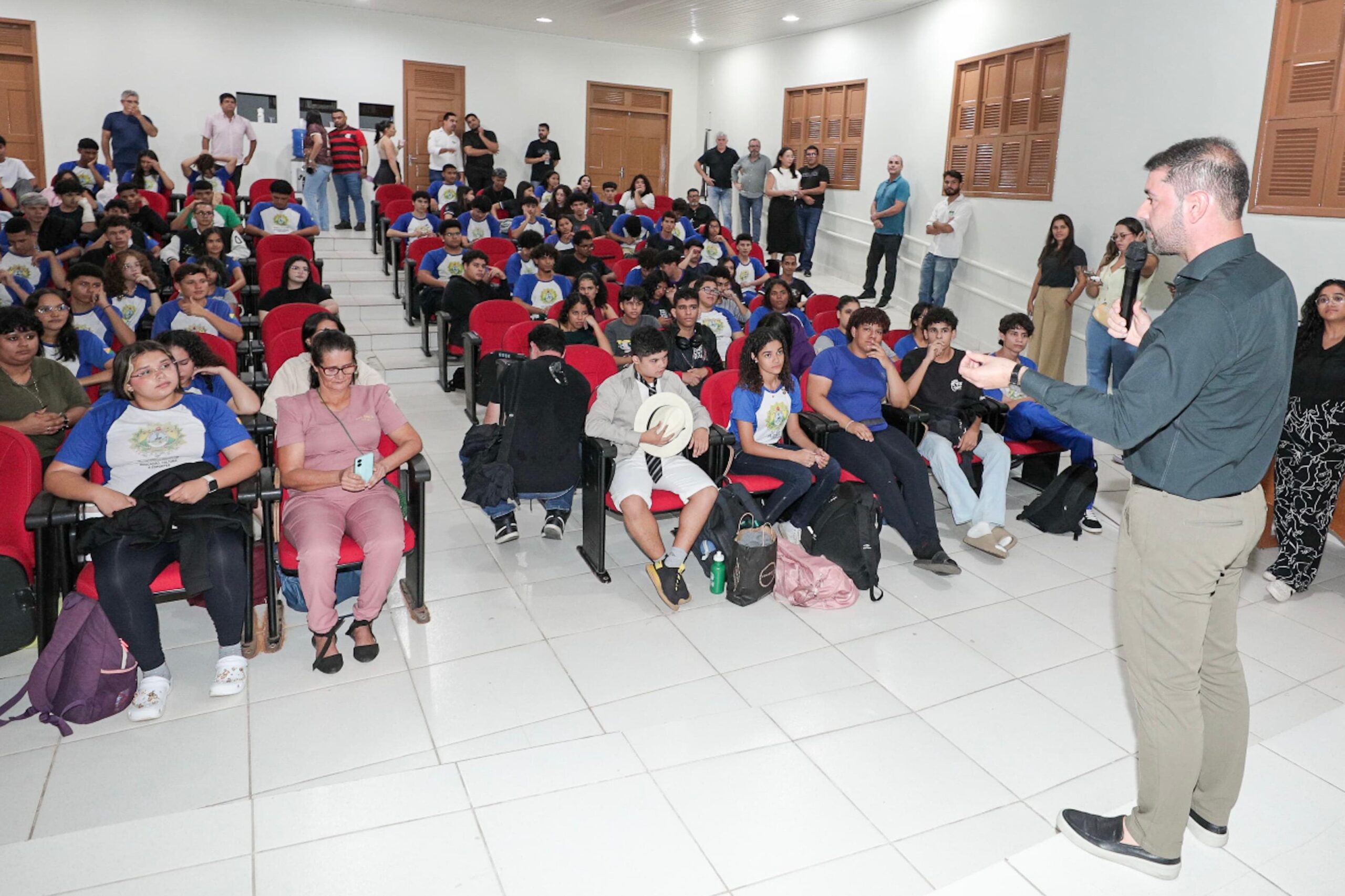 Nicolau Júnior takes the newsroom to a thousand to school champion school at Enem