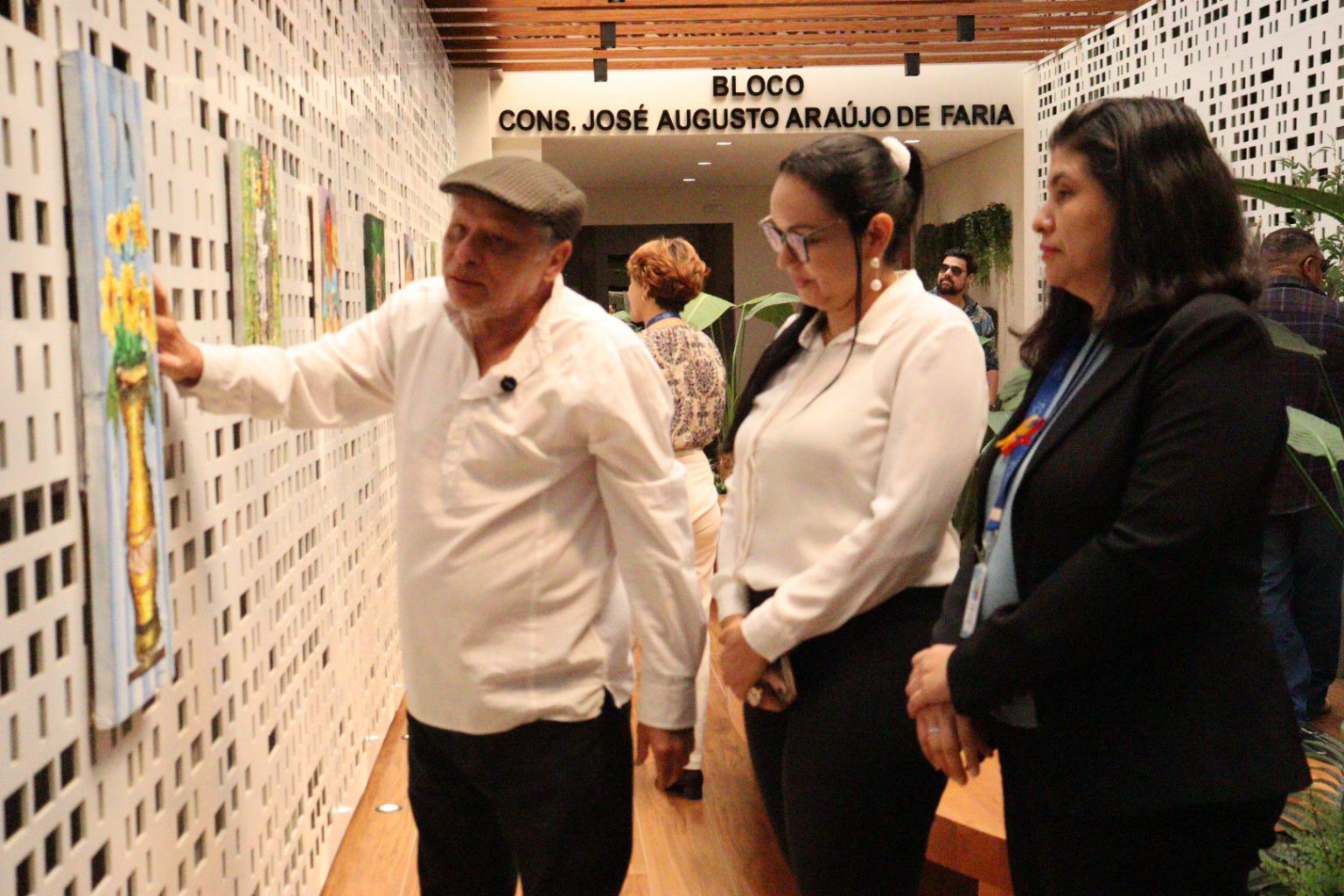 Amazonian colors and rereading of classics: TCE-AC exposes 21 works by acrean cartoonist Dim