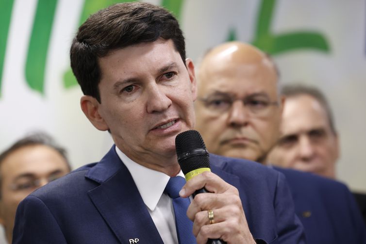 Rio de Janeiro (RJ), 08/28/2025 - The Mayor of Petrolina (PE), Simão Duando, participates in a meeting with the president of BNDES, Aluízio Mercadante, and the National Front of City Halls and Mayors (FPN), on the support measures of the Brazil Sovereign Plan. Photo: Fernando Frazão/Agência Brasil
