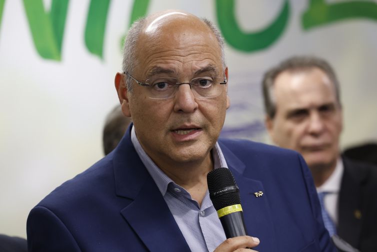 Rio de Janeiro (RJ), 08/28/2025 - The Mayor of Franca (SP), Alexandre Augusto Ferreira, participates in a meeting with the president of BNDES, Aluízio Mercadante, and the National Front of Mayors and Mayors (FPN), on the support measures of the Brazil Sovereign Plan. Photo: Fernando Frazão/Agência Brasil