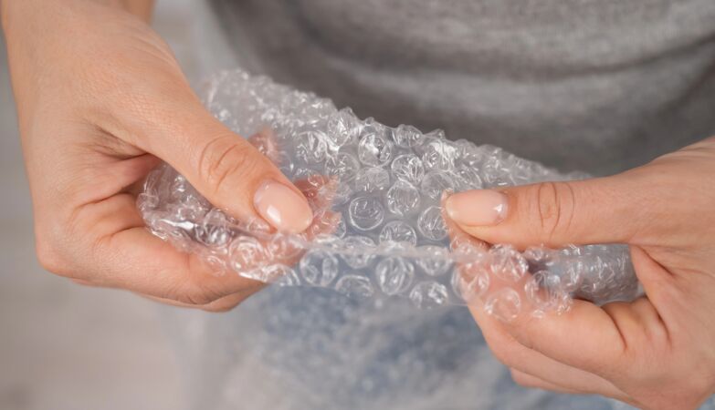 For what was invented the bubble plastic, the failure that became a millionaire industry