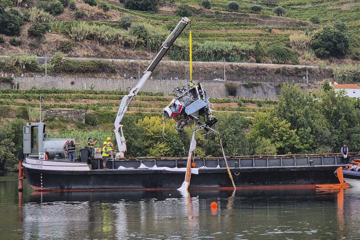 Pilot decision contributed to the helicopter fall in the Douro that killed 5. "Relaxing" on the routes is common