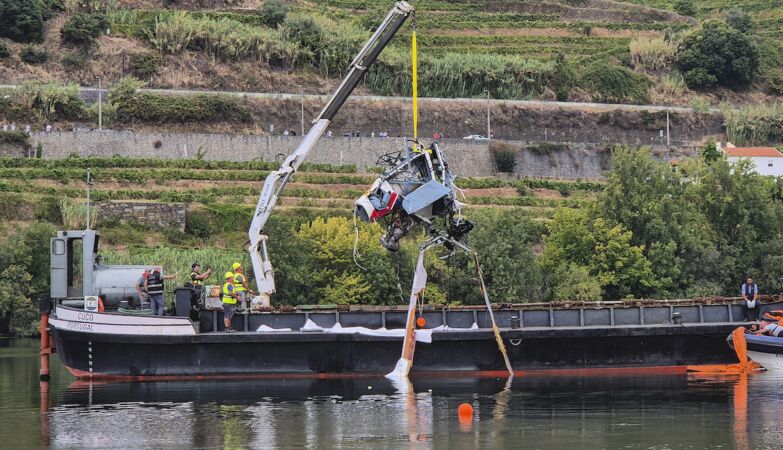 Pilot decision contributed to the helicopter fall in the Douro that killed 5. "Relaxing" on the routes is common