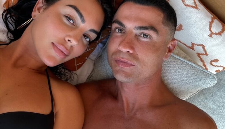 Ronaldo asked Georgina to marry. And the answer was… siiiiiim!