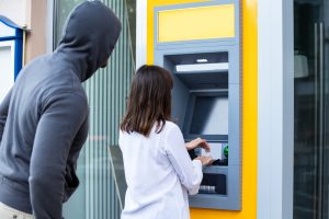If you see this in the groory of the ATM, get away: Meet the new scam that has arrived in Portugal
