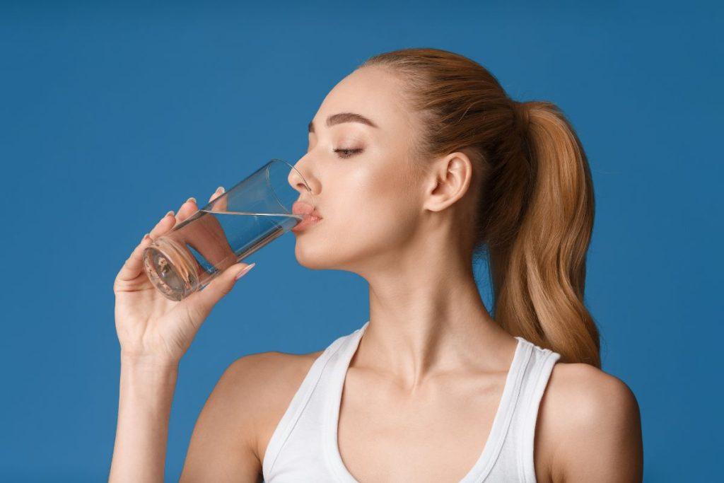 How much water does you need to drink a day to protect yourself from kidney stones?