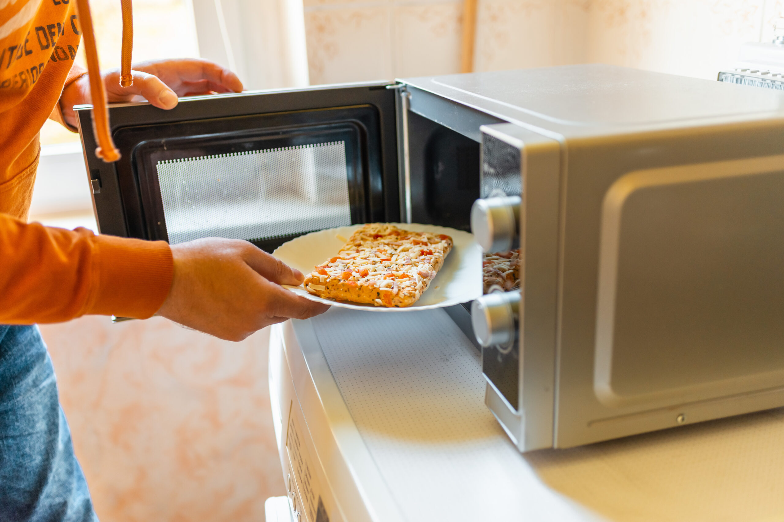 Meet the 5 foods that should never reheat in the microwave otherwise to have a food poisoning
