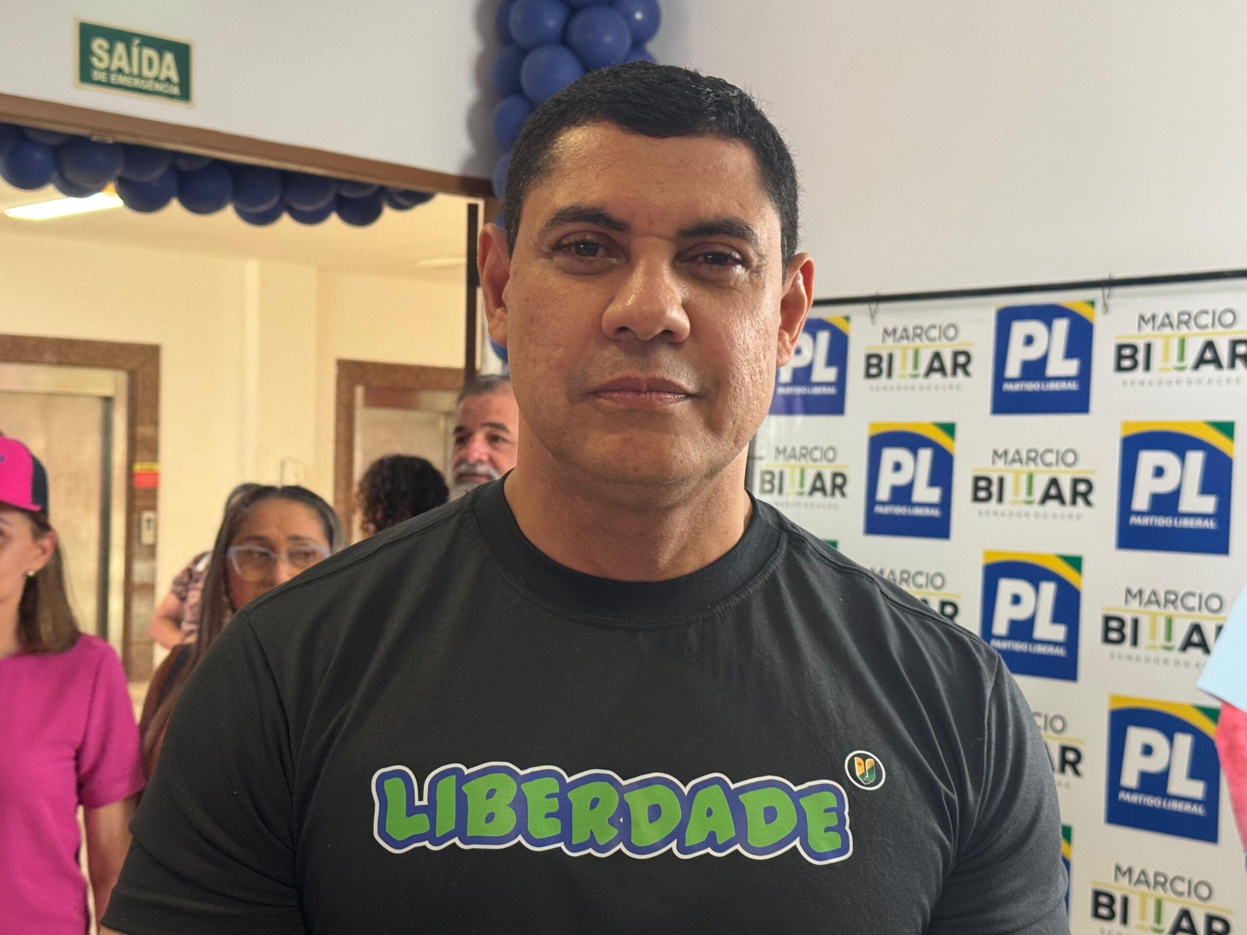 “Bittar has the face of PL,” says Ulysses at the senator's affiliation event in Rio Branco
