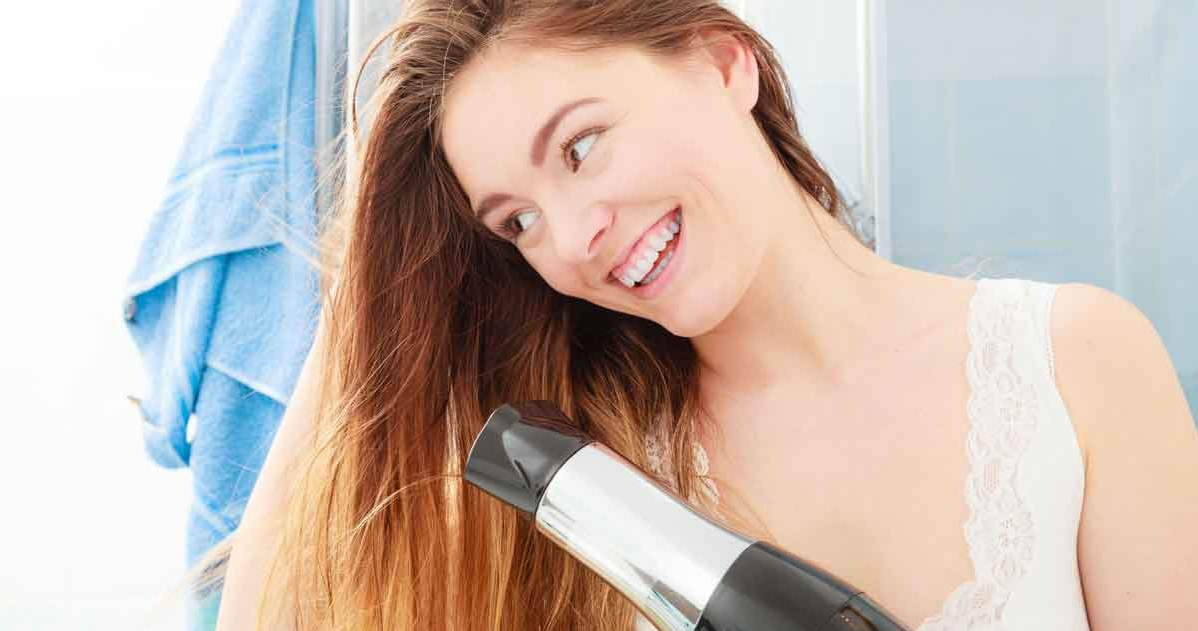 The dryer is useful not only for drying hair /123RF /PICSEL