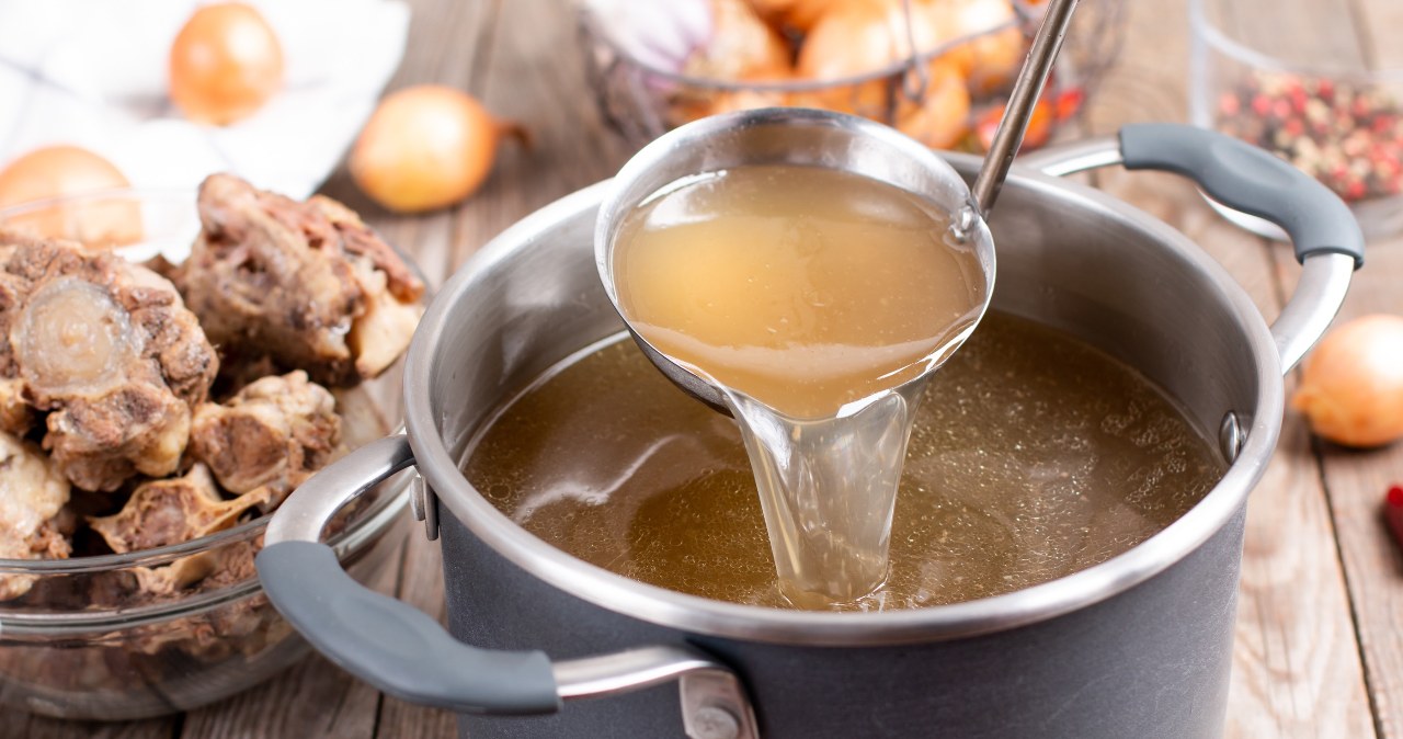 Makłowicz adds it to the broth. Many grab their heads, but this ingredient does the job