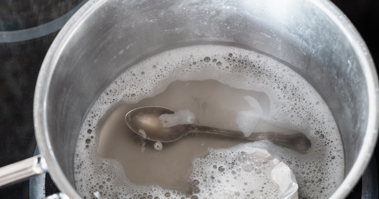 Cutlery will shine without polishing. All you have to do is take a bath with this addition