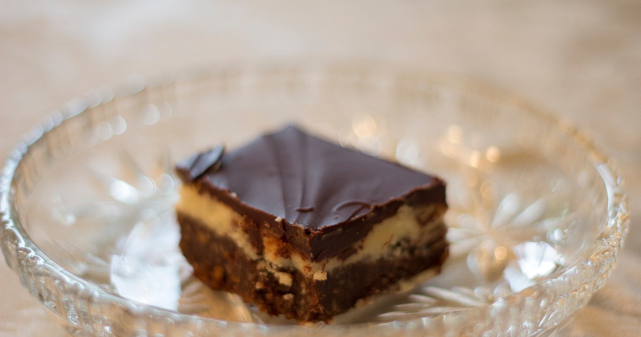 It tastes like a million dollars. Harataniec is a cake for real gourmands