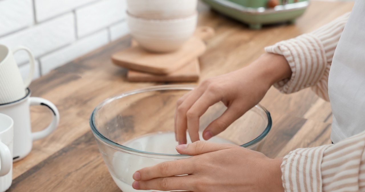Melt in the water and dip your hands. That's how you strengthen your nails after a hybrid