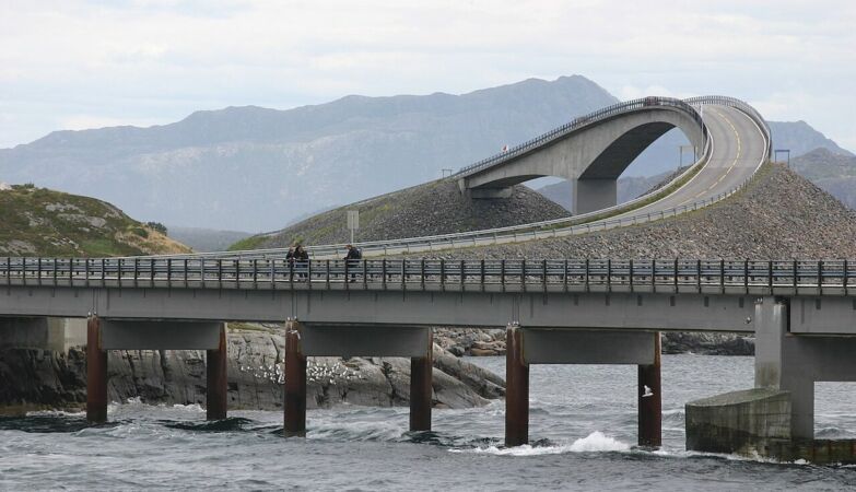The most bizarre roads in the world are true roller coasters