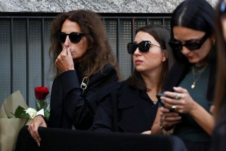 Giorgio Armani: Milan mourn - crowds of people in popular pilgrimage