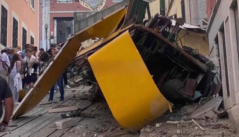 Glory elevator derailed. Three dead and nine bass injuries