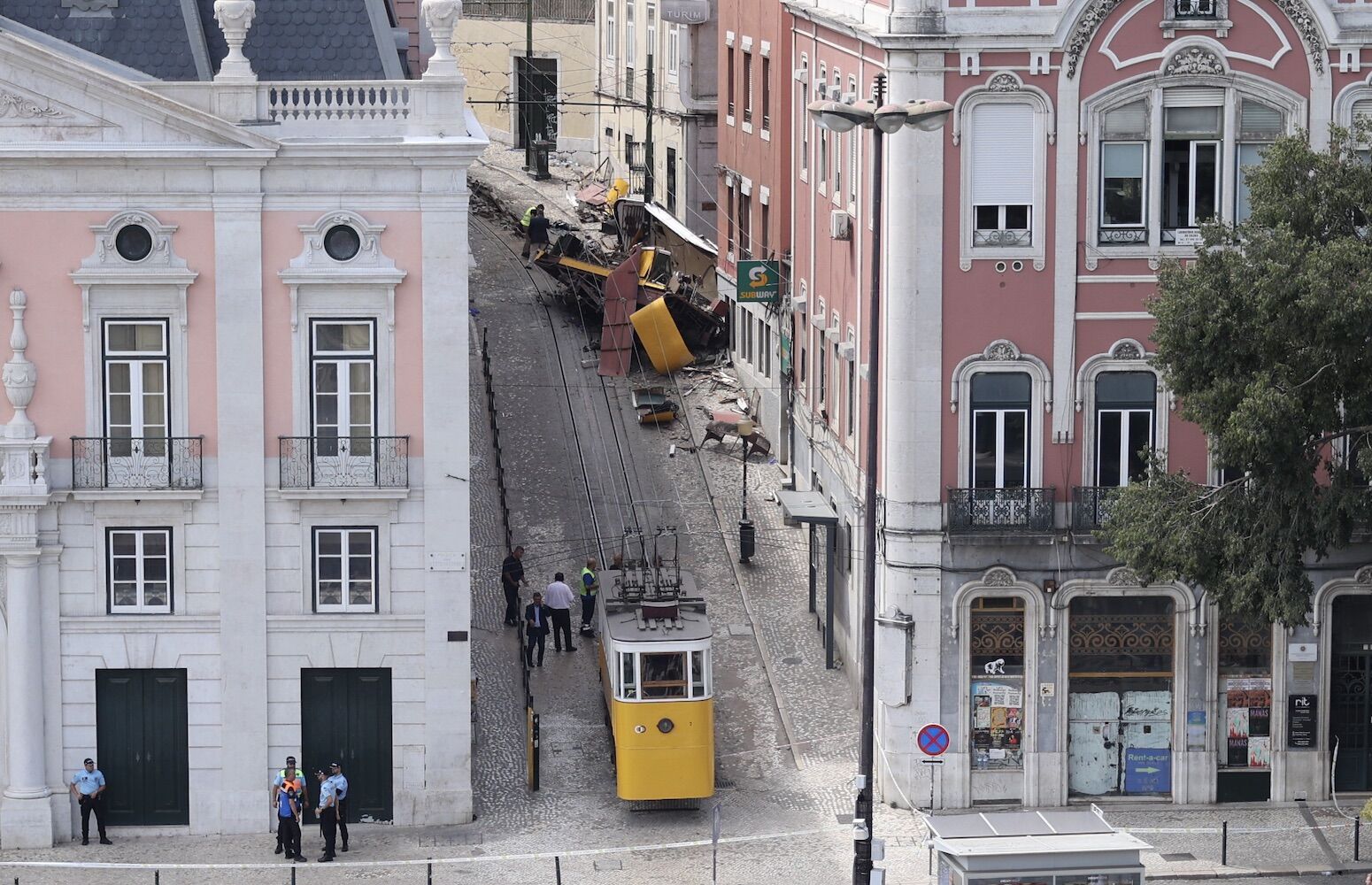 Elevator: Cable gave in to the cabin attachment point. Guarde