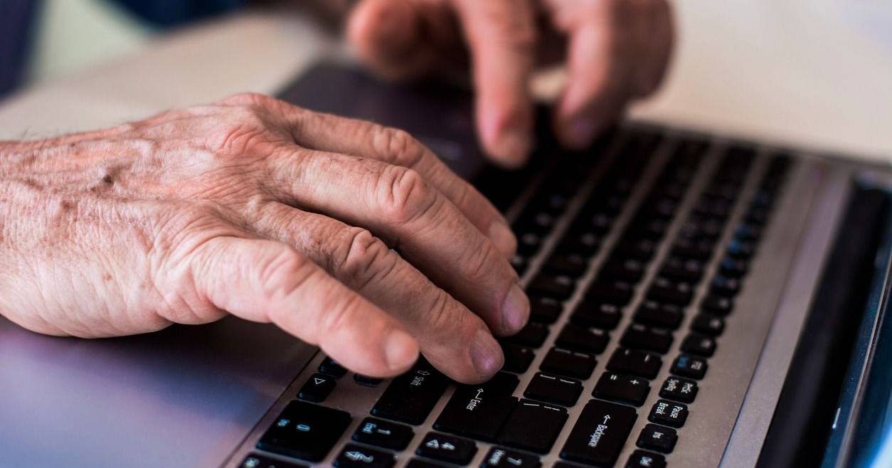 Octogenarian fell in love with 'astronaut' in trouble and ended up circumventing more than 5,700 euros