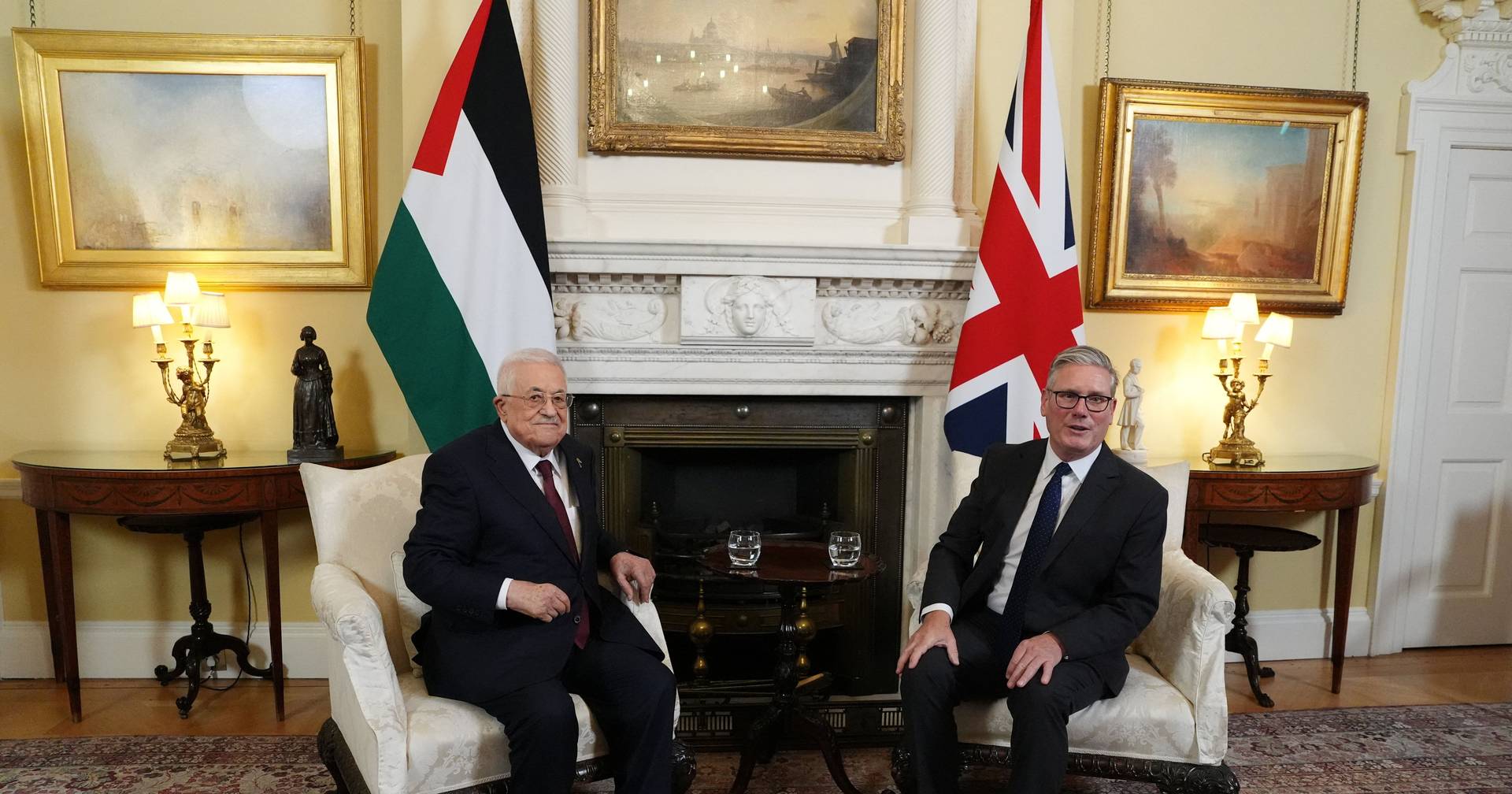 President of Palestine gathers with Prime Minister of the United Kingdom