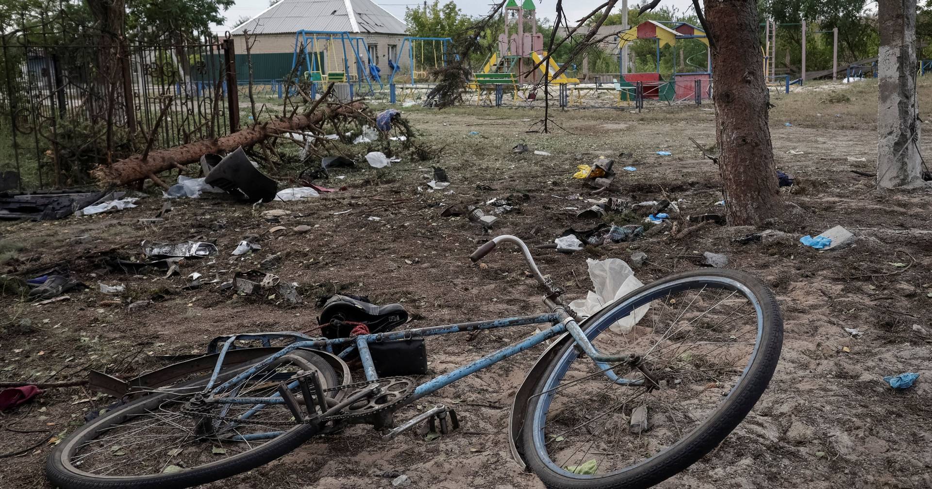 Zelensky demands firm response from the allies after Russian attack that killed more than 20 people