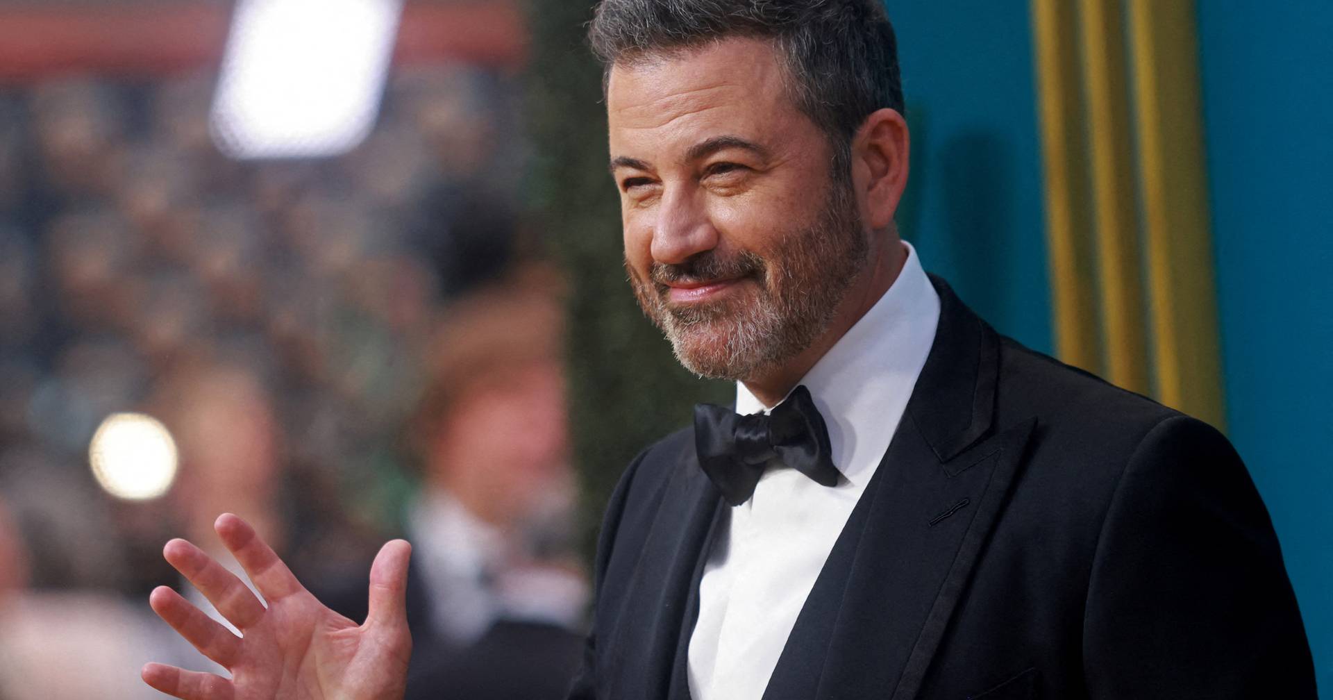 American humorists sympathize with Jimmy Kimmel and open programs to talk about the comedian