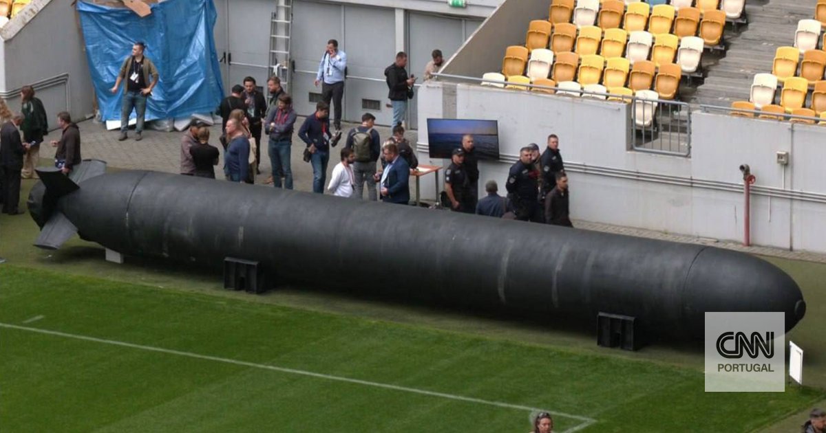 Ukraine shows the new submarine drone (one of the largest ever) that threatens the Kerch bridge