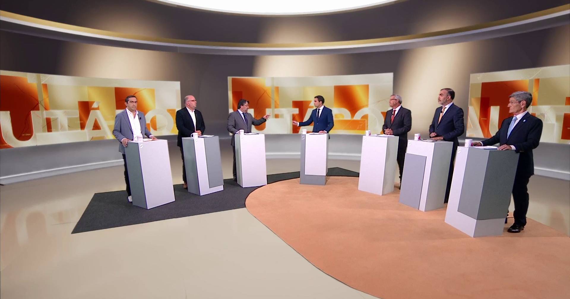 The controversy of tent demolitions dominated the Loures debate