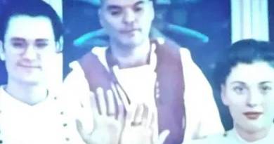 See the differences: China does not allow homosexual couples in the cinema and edits (without permission) Australian film