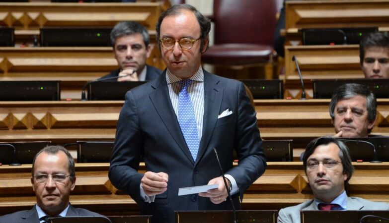 CDs “Branqueia Horror in Gaza” and “betrayed” Rui Moreira. Raul Almeida leaves with a crash after 40 years