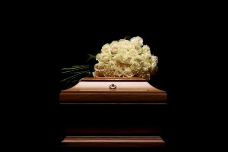 Giorgio Armani: Milan mourn - crowds of people in popular pilgrimage