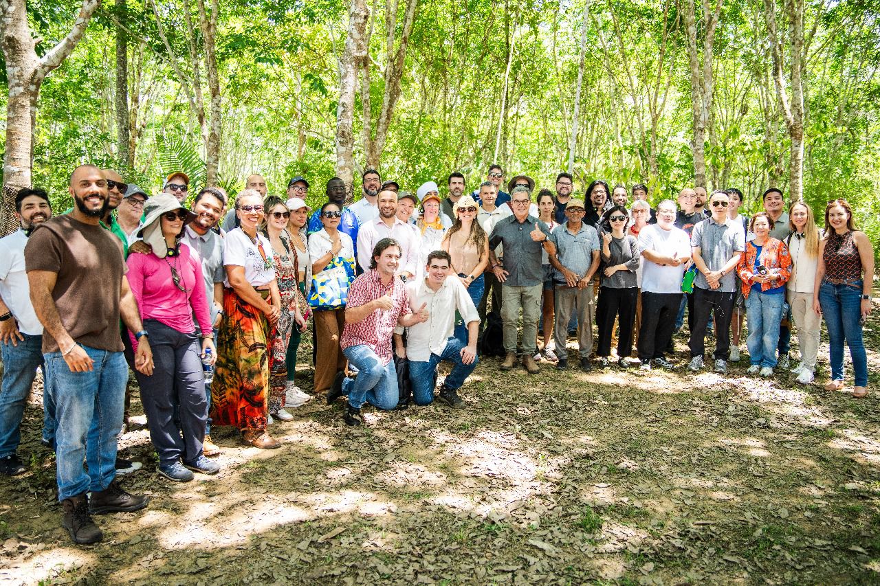 Export more Amazon: Jorge Viana takes 25 buyers from 18 countries to immersion in the forest