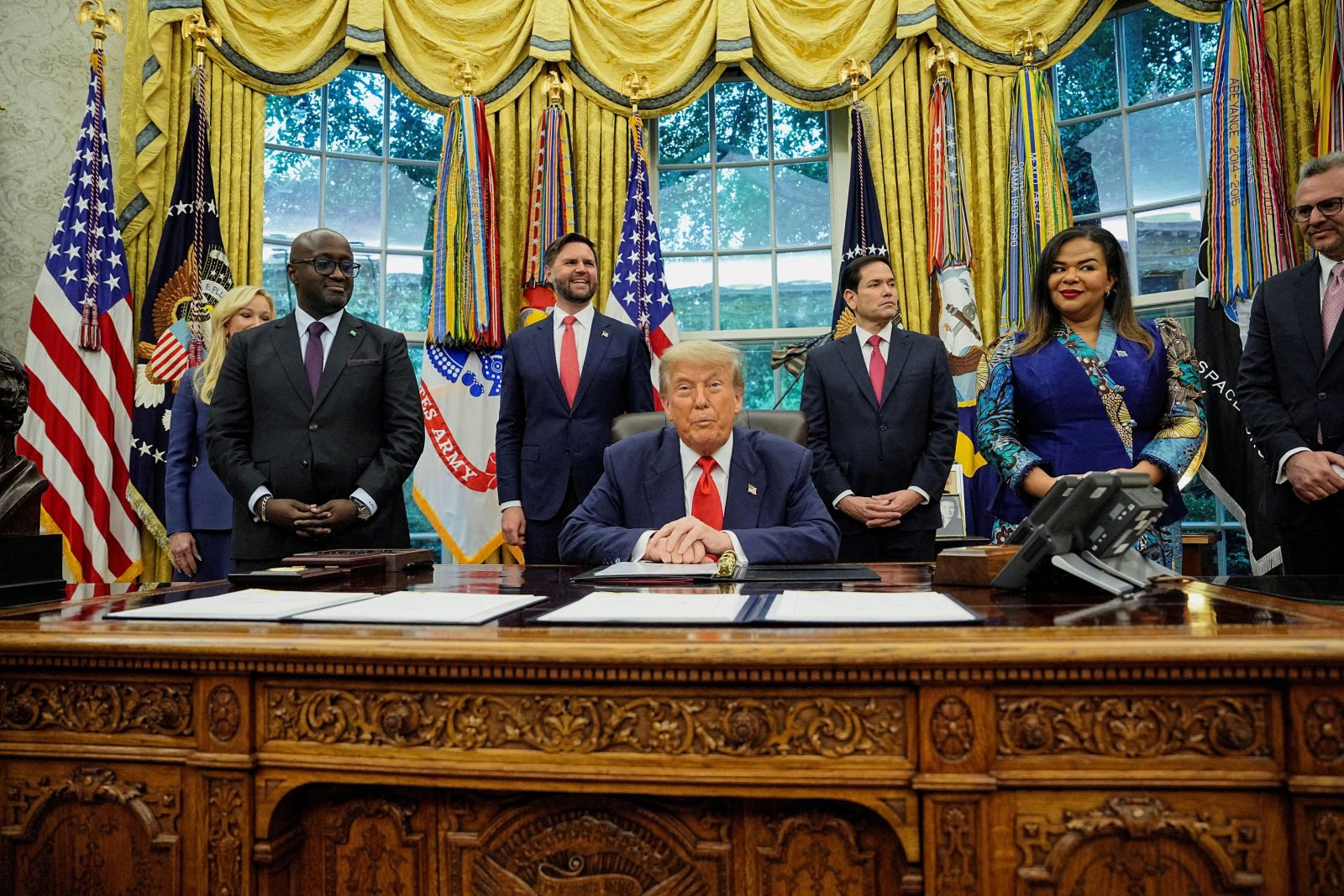 Real White House decoration rules and Donald Trump's obsession with gold